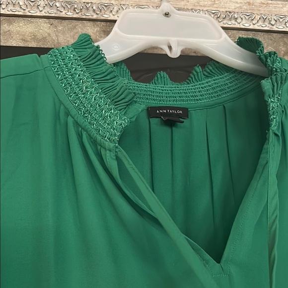 Ann Taylor Green Smocked 3/4 Sleeve Blouse - Picture 4 of 6